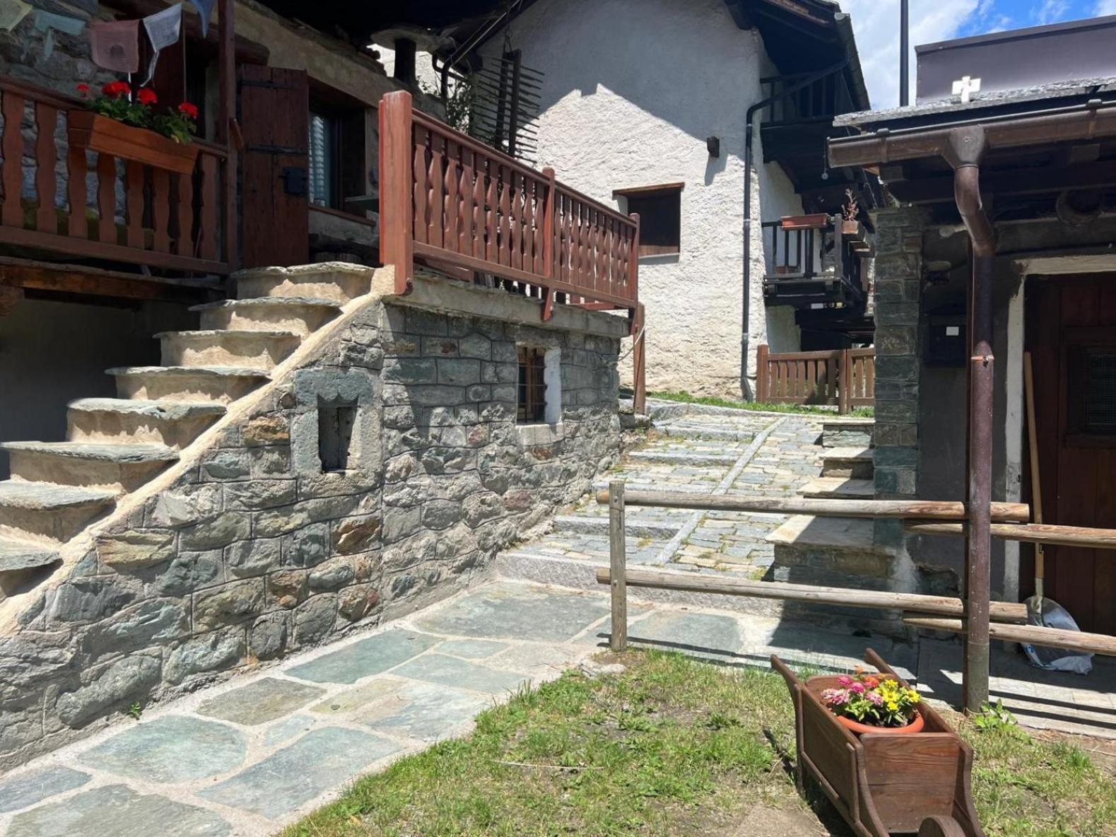 Joivy Modern Family Chalet With Stunning Mountain Views ชัมโปลุก ภายนอก รูปภาพ