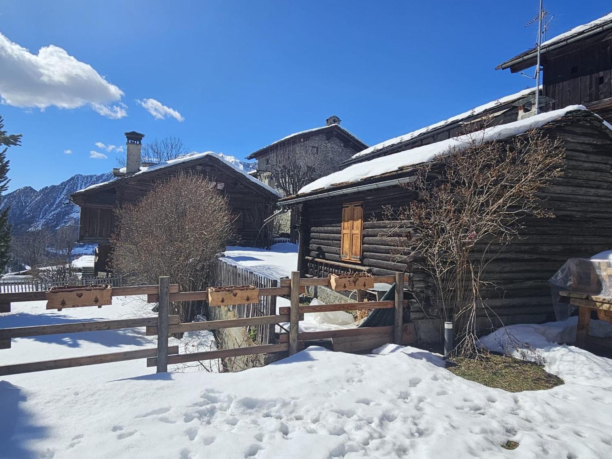 Joivy Modern Family Chalet With Stunning Mountain Views ชัมโปลุก ภายนอก รูปภาพ