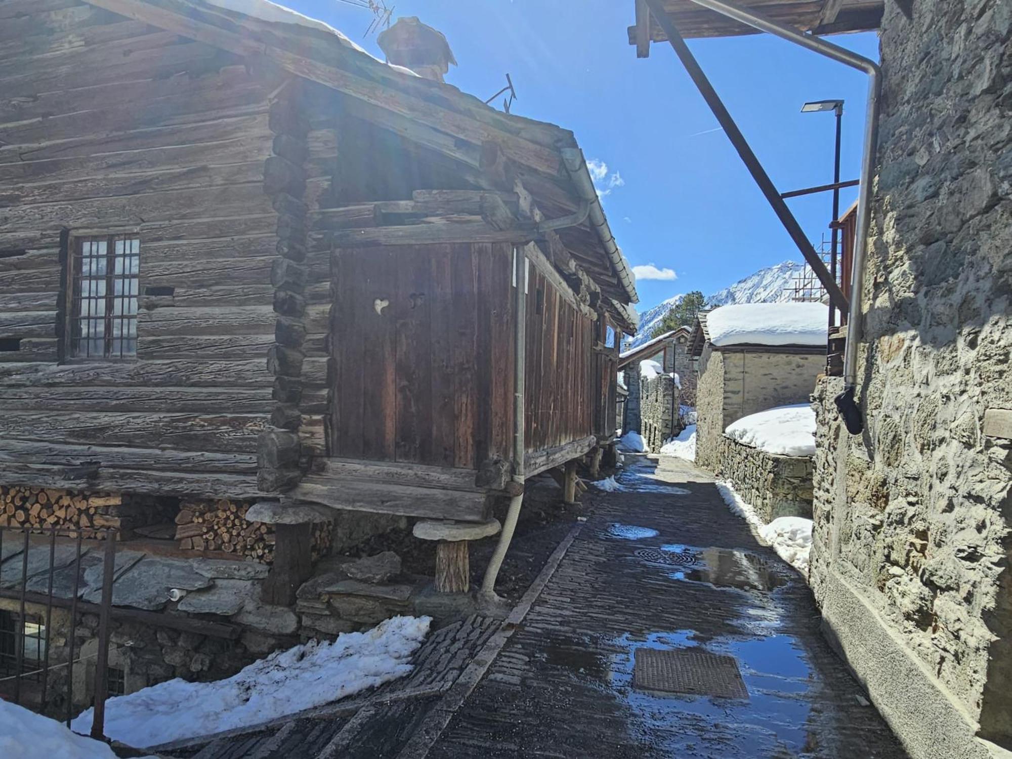 Joivy Modern Family Chalet With Stunning Mountain Views ชัมโปลุก ภายนอก รูปภาพ
