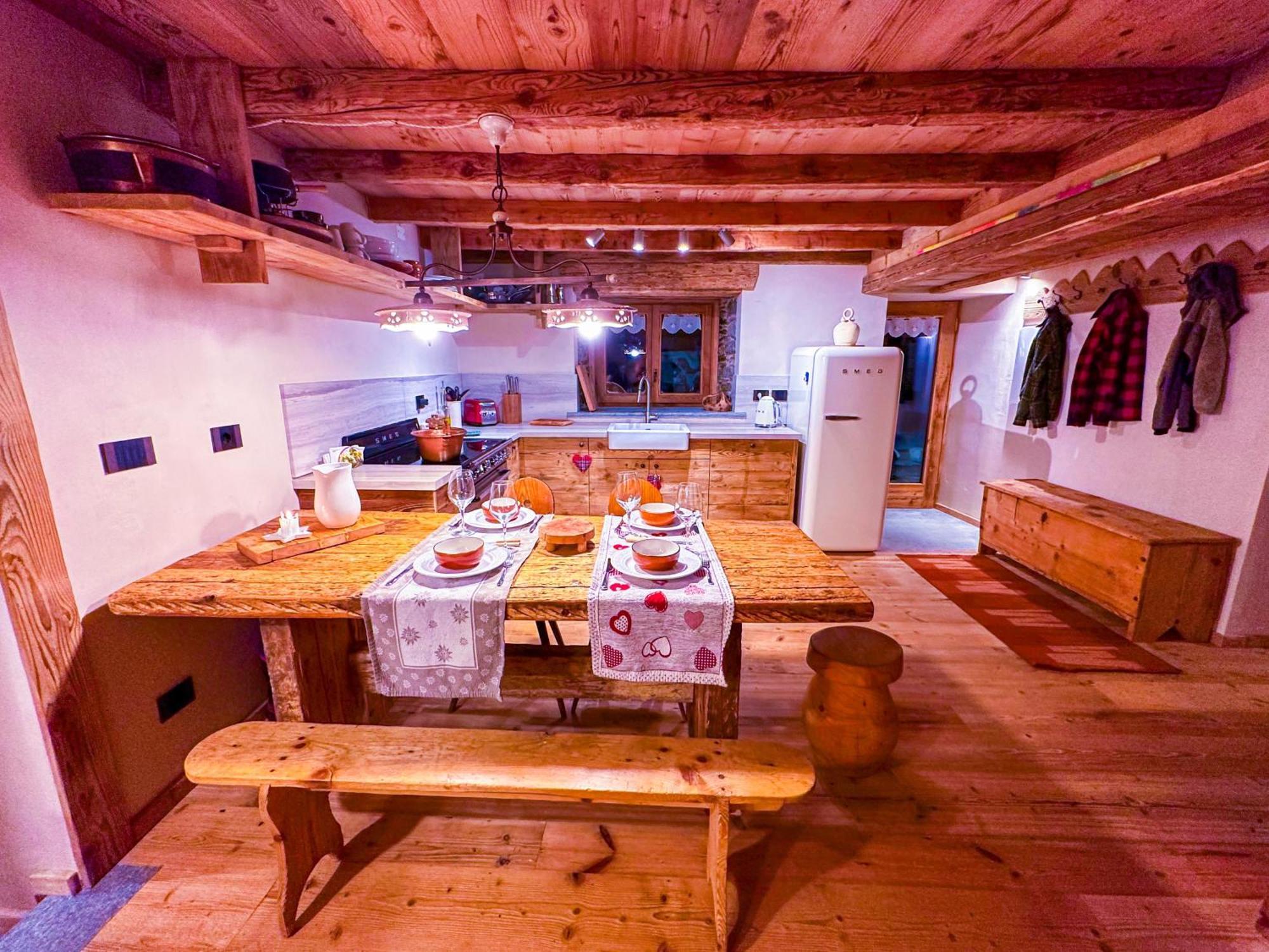 Joivy Modern Family Chalet With Stunning Mountain Views ชัมโปลุก ภายนอก รูปภาพ