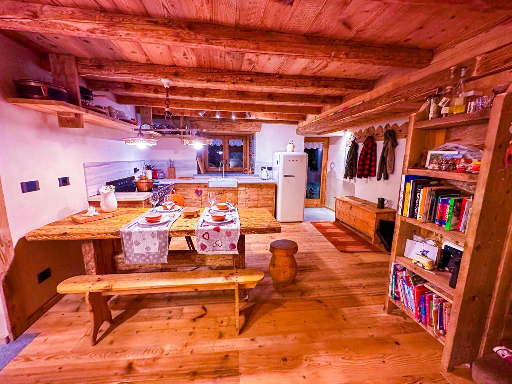 Joivy Modern Family Chalet With Stunning Mountain Views ชัมโปลุก ภายนอก รูปภาพ