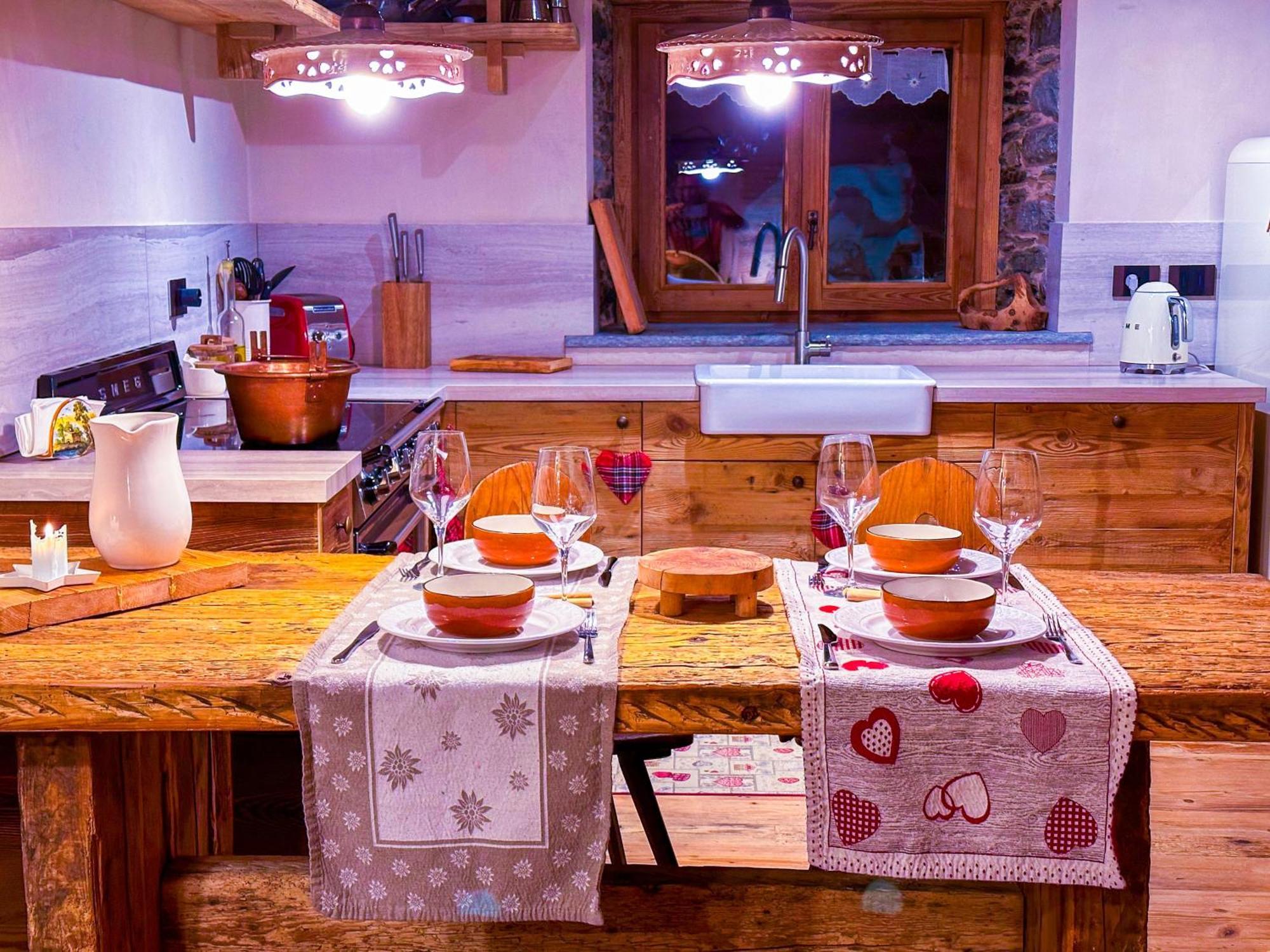 Joivy Modern Family Chalet With Stunning Mountain Views ชัมโปลุก ภายนอก รูปภาพ