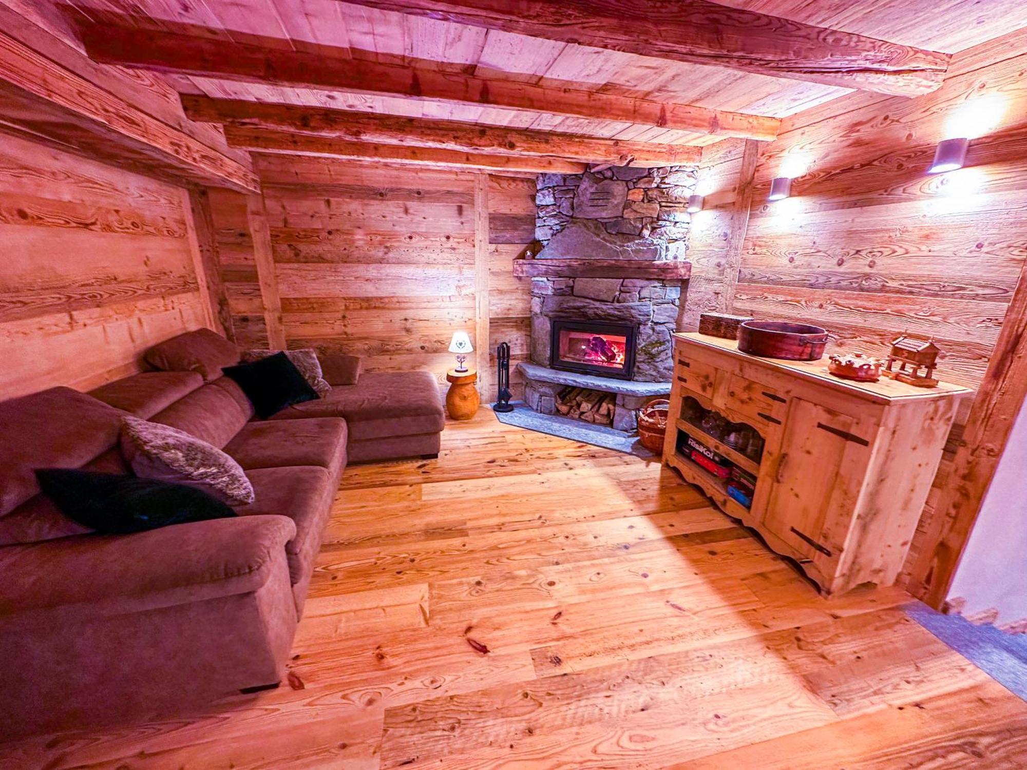 Joivy Modern Family Chalet With Stunning Mountain Views ชัมโปลุก ภายนอก รูปภาพ